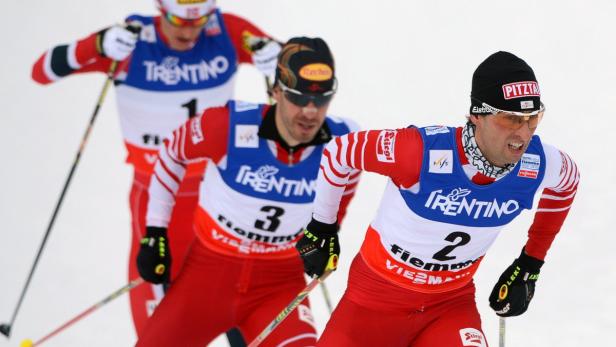 epa03595614 Mario Stecher (R) of Austria leads his compatriot Christoph Bieler (C) of Austria and Haavard Klemetsen (L) of Norway on his way to take the second place in the Nordic Combined Gundersen competition at the FIS Nordic Skiing World Championships 2013 in Tesero, Italy, 22 February 2013. EPA/HENDRIK SCHMIDT