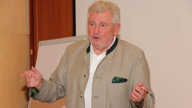 FPÖ-Ideologe Andreas Mölzer bei der Burschenschaft…