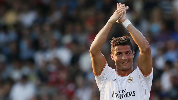 Real Madrid&#039;s Cristiano Ronaldo celebrates after scoring against Bournemouth during their friendly soccer match at Dean Court in Bournemouth, July 21, 2013. REUTERS/Stefan Wermuth (BRITAIN - Tags: SPORT SOCCER)