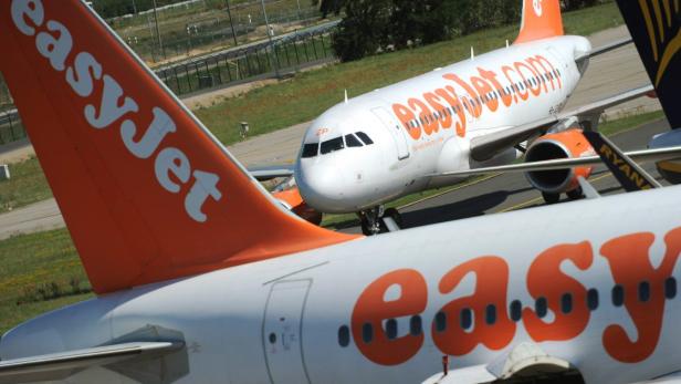 epa03553318 (FILE) A file photo dated 27 June 2011 showing airplanes from the British airline Easyjet at Berlin-Schoenefeld Airport in Schoenefeld, near Berlin, Germany. British budget carrier easyJet on 24 January 2013 reported total revenue for the first quarter 2013 growing by 9.2 per cent to Â£833 million, driven by strong growth in unit revenues and improved load factors. With around 80 per cent of first half seats now booked, easyJet expects to contain first half loss before tax to between Â£50 million and Â£75 million compared to the Â£112 million loss reported in the first half of last year. EPA/HANNIBAL HANSCHKE *** Local Caption *** 50115286