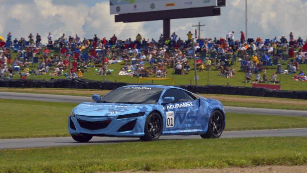 Der NSX bei seiner Demorunde auf der Rennstrecke von Ohio.