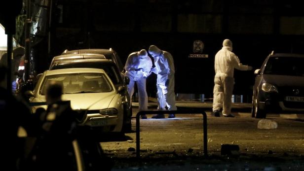 Forensiker untersuchen den Tatort