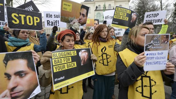 Eine Kundgebung von Amnesty International vor der Saudischen Botschaft in Wien.