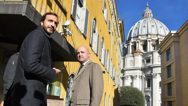 Die italienischen Journalisten Fittipaldi und Nuzzi auf dem Weg in den vatikanischen Gerichtssaal