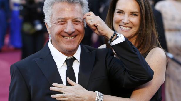 Dustin Hoffman mit seiner Frau Lisa auf dem roten Teppich.