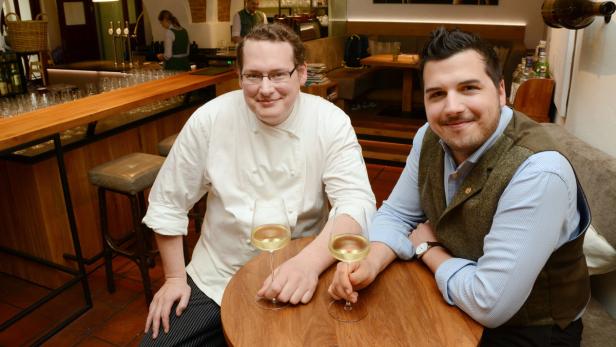 Restaurant-Chef Hartmuth Rameder (re.) will mehr Trinkgeld für Mitarbeiter erzielen.