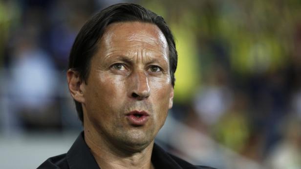 epa03815086 Salzburg&#039; head coach Roger Schmidt is seen before the UEFA Champions League third qualifying round second leg soccer match against Fenerbahce at Sukru Saracoglu Stadium in Istanbul, Turkey, 06 August 2013. EPA/TOLGA BOZOGLU