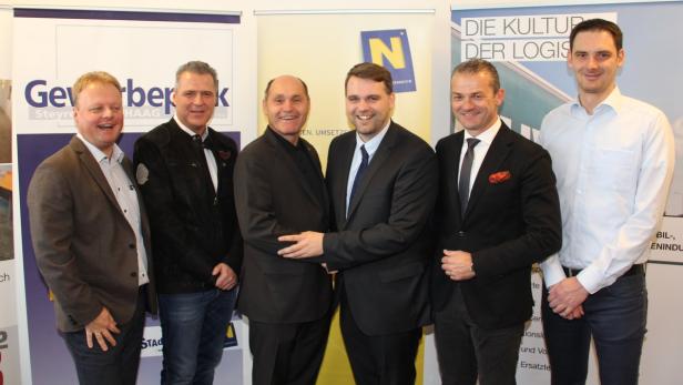 Landesvize Sobotka mit Bürgermeister Michlmayr (m.) und Firmenchefs