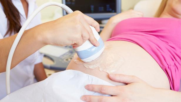 Ultraschall: Weniger Komplikationen bei &quot;Retortenbabys&quot; älterer Mütter.