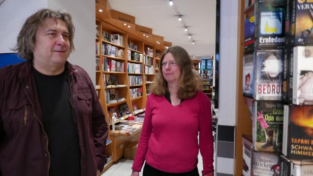 Erfahren, auch als Ehepaar: Die Buchhändler Lothar und Ingrid Laaber auf der Landstraße
