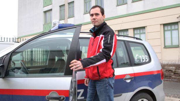 Der 31-jährige Christian Bachkönig ist Polizist bei der Soko Kfz. Er fühlt sich in seinem Job wohl.