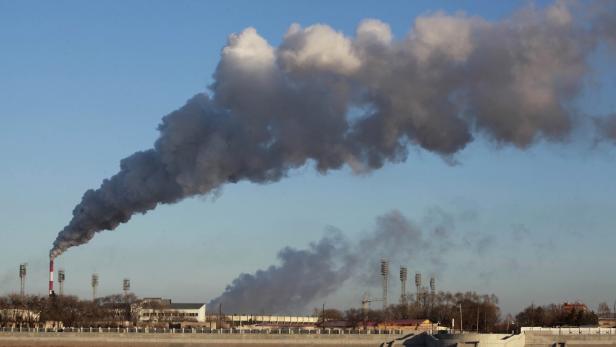 Vor allem China, hier eine Fabrik in Heihe, hat schwere Umweltprobleme