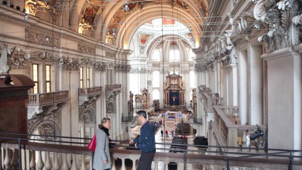 Über die Orgelempore gelangt man ins Dommuseum. Quasi im „Vorbeigehen“ hat man einen spektakulären Blick auf das Innere des Doms.