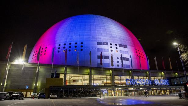 Die Ericsson Globe Arena in Stockholm - beleuchtet als Solidarität mit Frankreich
