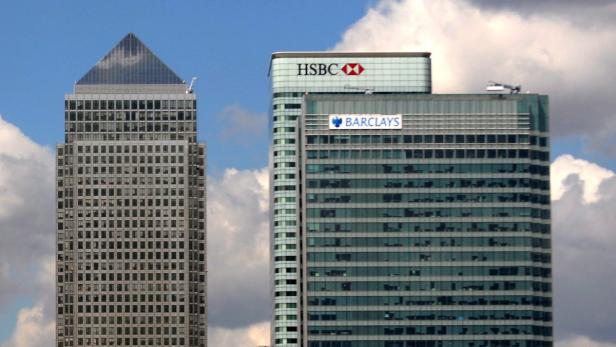 Die Wolkenkratzer von HSBC und Barclays im Londoner Canary Wharf.