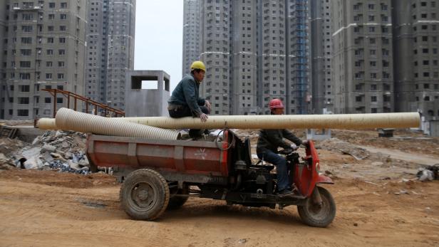 In der Küstenstadt Qingdao, bekannt für die Brauerei Tsingtao, wird kräftig gebaut. Offiziell steigen die Immobilienpreise, aus einzelnen Städten werden aber Rückgänge berichtet.