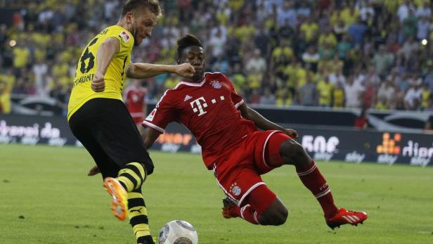 Bayern Munich&#039;s David Alaba (R) challenges Borussia Dortmund&#039;s Jakub Blaszczykowski during their SuperCup 2013 soccer match in Dortmund July 27, 2013. REUTERS/Wolfgang Rattay (GERMANY - Tags: SPORT SOCCER) DFL RULES TO LIMIT THE ONLINE USAGE DURING MATCH TIME TO 15 PICTURES PER GAME. IMAGE SEQUENCES TO SIMULATE VIDEO IS NOT ALLOWED AT ANY TIME. FOR FURTHER QUERIES PLEASE CONTACT DFL DIRECTLY AT + 49 69 650050