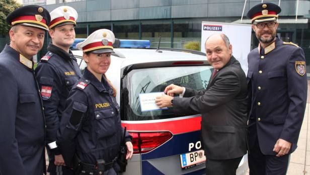 Minister Sobotka mit GD für die öffentliche Sicherheit Konrad Kogler (li.) und OÖ Landespolizeidirektor Andreas Pilsl (re.)