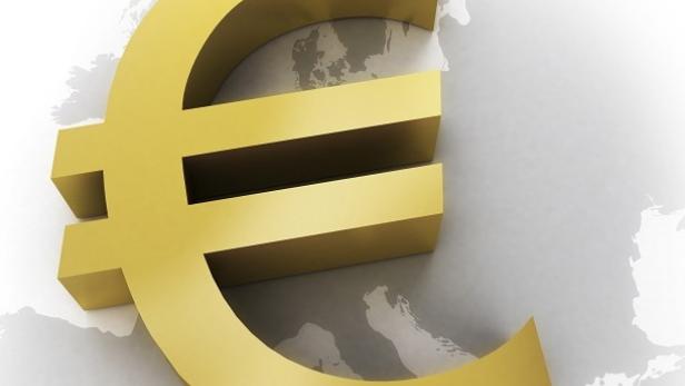 Ein goldenes Euro-Symbol vor einer stilisierten Europakarte.