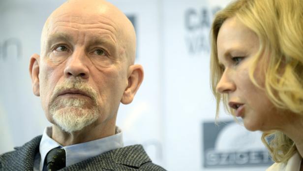 John Malkovich (Casanova) hört lieber Sängern zu als selbst zu singen - Veronica Ferres (Elisa) musste lange zittern, ob sie mitspielen durfte.