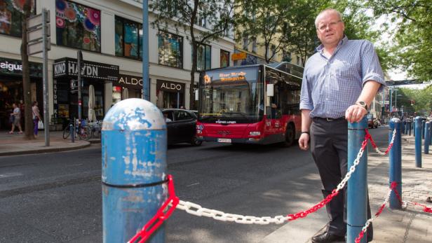 Betriebsrat der Wiener Linien Leopold Wurm auf der Mariahilferstraße.