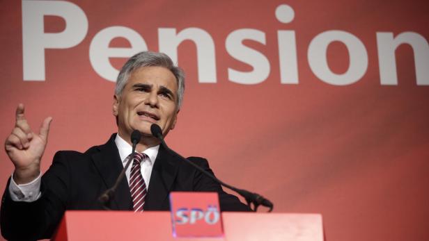 Ein Mann der SPÖ spricht über „Pensionen“.