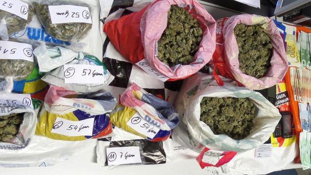 230 Kilogramm Marihuana in Lkw an Grenze entdeckt