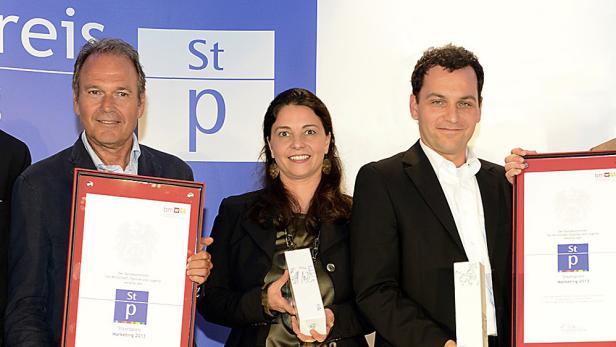 Fünf Personen präsentieren den Staatspreis Marketing 2013.