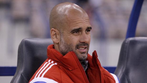 Bayern-Coach Pep Guardiola bei dem Spiel gegen Al Hilal. Das Spiel bereitet dem Klub im Nachhinein Bauchschmerzen.