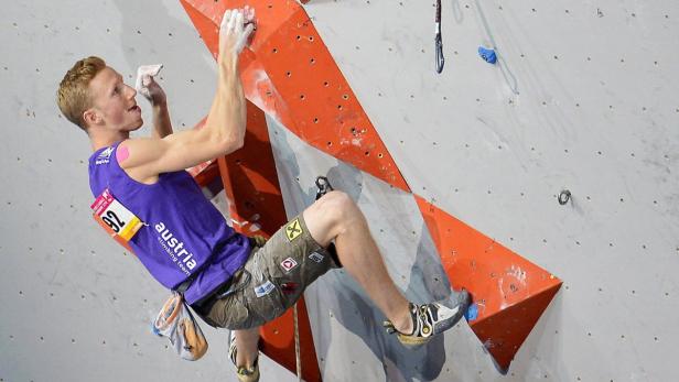 Ein Kletterer des Austria Climbing Teams an einer Kletterwand.
