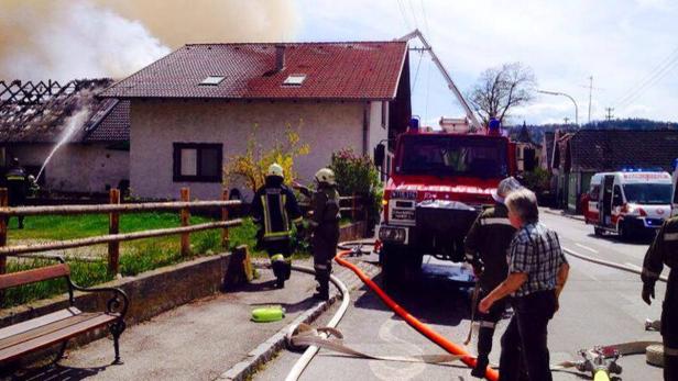 Zwei Brände halten NÖ-Feuerwehren in Atem