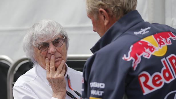 Bernie Ecclestone im Gespräch mit Red-Bull-Motorsportchef Helmut Marko.