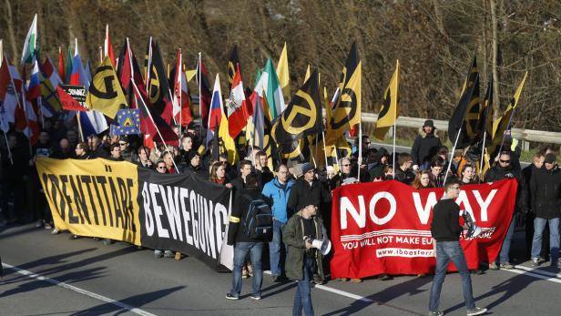 Identitäre Bewegung Österreich bei einer Demonstration im Gebiet von Spielfeld.