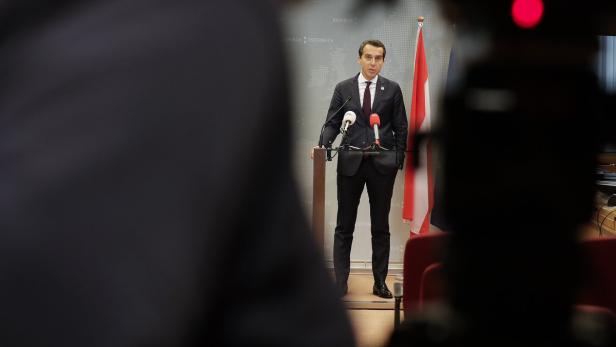 Bundeskanzler Kern bei der Pressekonferenz nach dem Europäischen Rat.