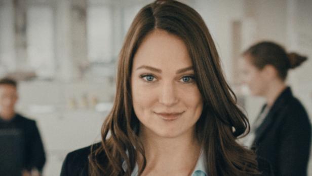 StepStone.at Werbekampagne Jänner 2015 TV-Spot Frau 1 StepStone führt zum Sprungbrett