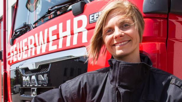 Viktoria Zechmeister , Offizierin bei der Feuerwehr Wien, Floridsdorfer Hauptfeuerwehrwache - Josef Brazdovics Straße 4, Wien am 07.08.2013.