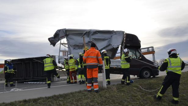 Ab den frühen Nachtstunden des 30. November 2015 zogen starke Sturmböen über den Bezirk Mödling und verursachten zahlreiche Sturmschäden.