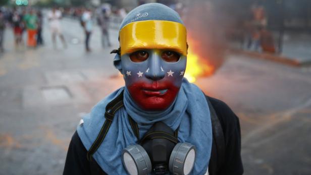 Seit Anfang Februar gibt es in Venezuela fast täglich Proteste der Opposition gegen die verbreitete Kriminalität, die grassierende Korruption, die hohe Inflation und die zahlreichen Versorgungsengpässe.