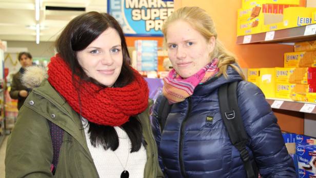 Marlene Eistert und Maja Reiner waren Montag Mittag wegen des Abverkaufs im Zielpunkt-Markt in Wien 19