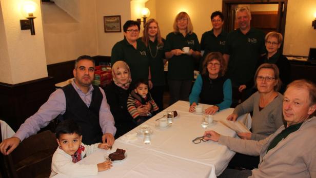 Willkommens-Cafe: Syrer Abo Ghzal mit Familie holt sich hier Rat und Hilfe