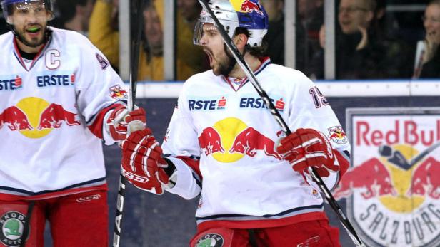 GEPA-24031168006 - SALZBURG,AUSTRIA,24.MAR.11 - ICE HOCKEY - EBEL, Erste Bank Eishockey Liga, Play Off semi final, EC Red Bull Salzburg vs EV Vienna Capitals. Image shows the rejoicing of Thomas Koch and Manuel Latusa (EC RBS). Photo: GEPA pictures/ Felix Roittner - For editorial use only. Image is free of charge.