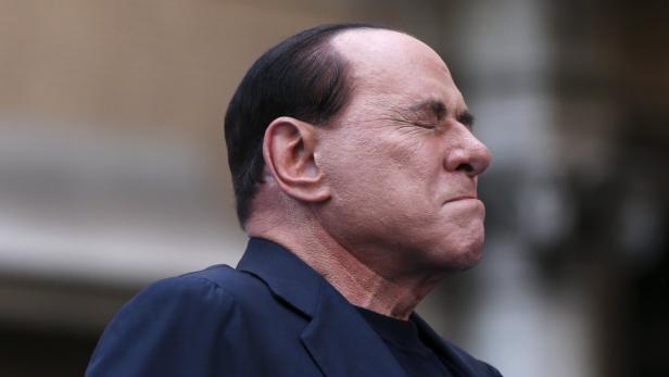 Former Italian Prime Minister Silvio Berlusconi closes his eyes in a gesture to supporters during a rally to protest his tax fraud conviction, outside his palace in central Rome August 4, 2013. Tensions in Italy&#039;s squabbling coalition heightened ahead of a rally by supporters of Silvio Berlusconi in Rome on Sunday in protest at a tax fraud conviction that threatens his future in politics and the fragile government. REUTERS/Alessandro Bianchi (ITALY - Tags: POLITICS CIVIL UNREST TPX IMAGES OF THE DAY)