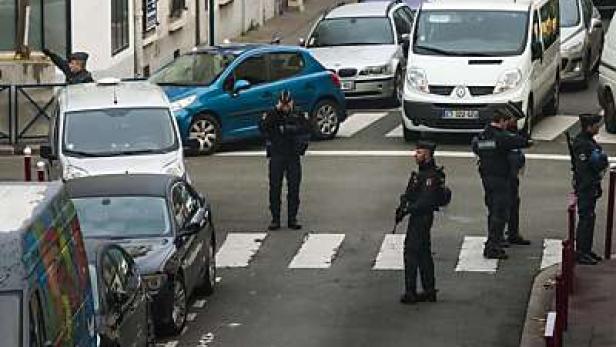 Frankreich: Mehr als 2.000 Razzien und 200 Festnahmen