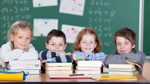 Mädchen sind in 70 Prozent der Länder besser in der Schule