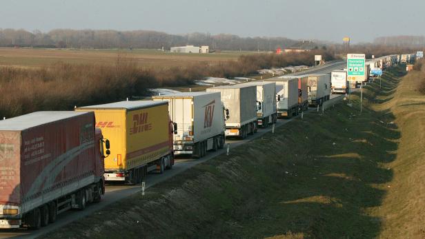 Die A4 weist einen hohen Lkw-Anteil von 17 Prozent auf, im Österreich-Durchschnitt sind es 13 Prozent.