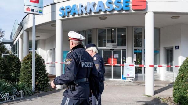 Großeinsatz der Polizei nach dem Banküberfall in Wels