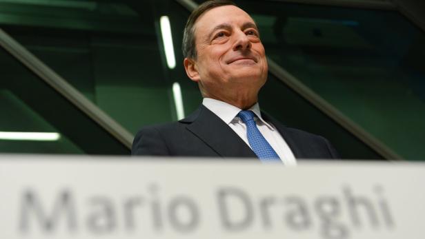 Ab März 2015 bis Ende September 2016 wird die Europäische Zentralbank Monat für Monat Wertpapiere im Wert von 60 Milliarden Euro aufkaufen, wie EZB-Chef Mario Draghi mitteilte.