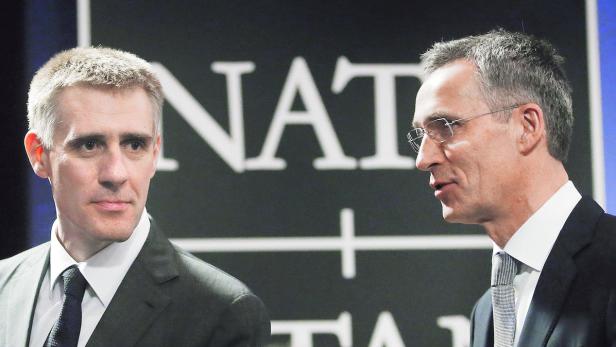 Montenegros Außenminkister Luksic (l.), NATO-Chef Stoltenberg