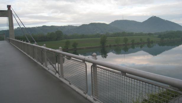 Viel Landschaft in der Früh: Blick von der Jedleseer Brücke in Richtung Wienerwald