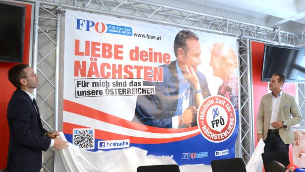 APA14109918-2 - 12082013 - WIEN - ÖSTERREICH: ZU APA-TEXT II - FPÖ-Obmann Heinz-Christian Strache (r.) und Generalsekretär Herbert Kickl (l.) am Montag, 12. August 2013, im Rahmen einer Pressekonferenz zum Thema &quot;Plakatkampagne für die NR-Wahl&quot; in Wien. APA-FOTO: HELMUT FOHRINGER